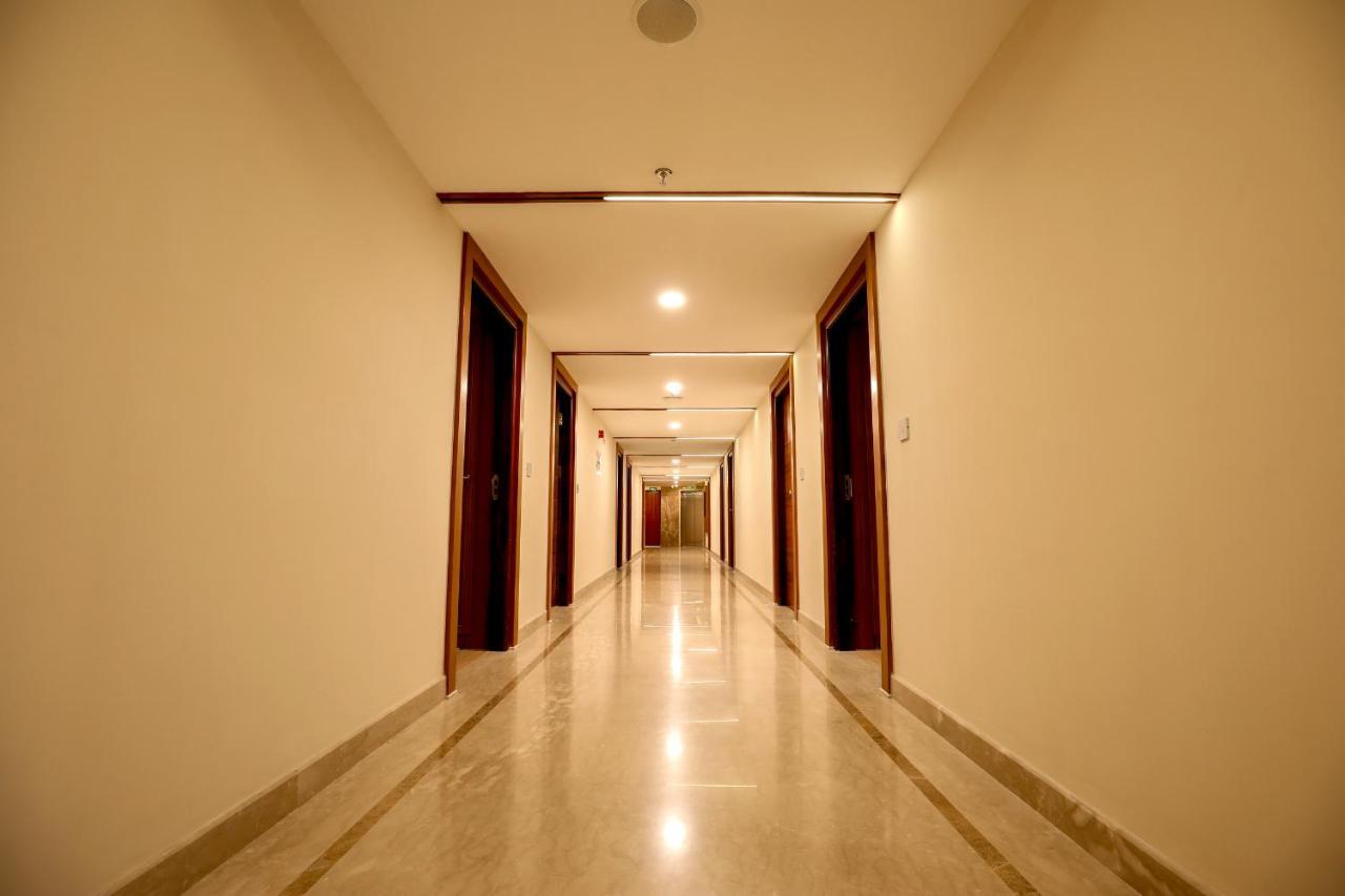 Готель Krishnavalsam Regency Ґуруваюр Екстер'єр фото